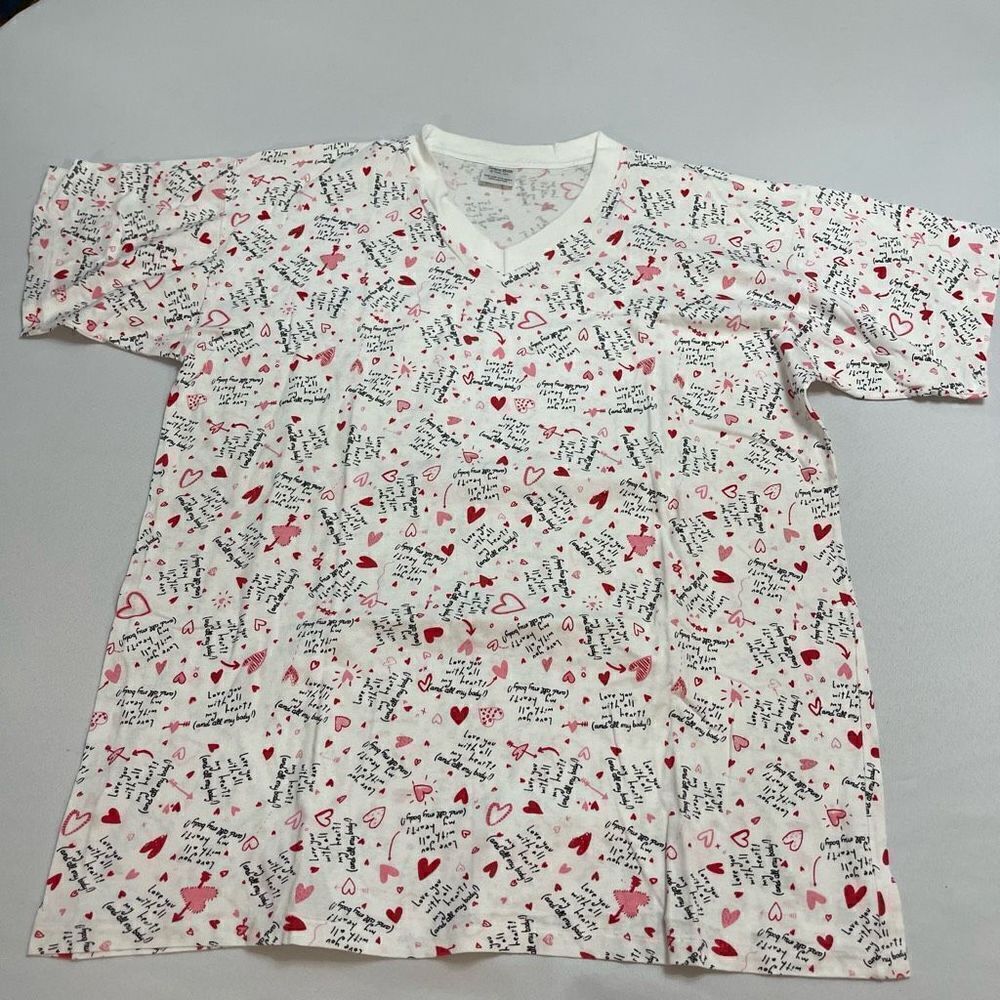 Shoe Box VTG Hallmark Heart V Neck T-Shirt One Size Fits Most